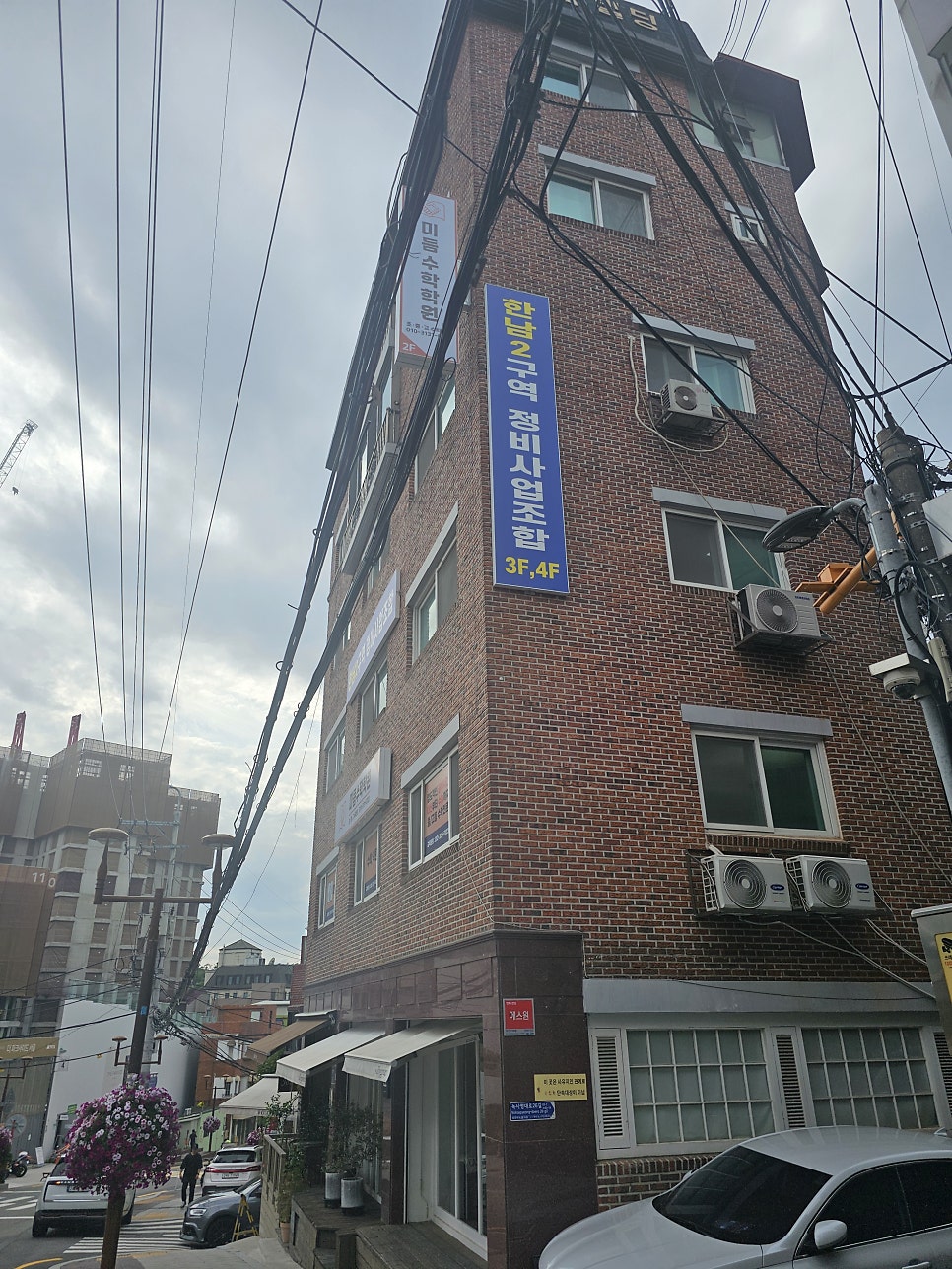 맞은편 더파크사이드서울이 눈에 띄네... 한2도 얼른 진행되길...