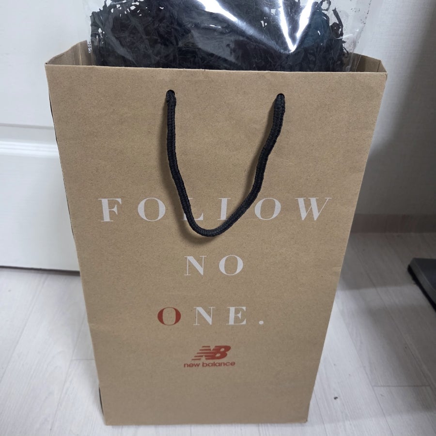 아버님이 직접 만드신 미역이라며 가져오신 것입니다. 저에게 너무 감사해서 가져오셨다고 했는데.. 해드린것이 별로 없는데도 이렇게 큰 사랑을 받고 있습니다. 정말로 감사드립니다.