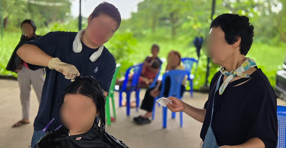 한방치료와 시간이 겹쳐 미용 사진은 많이 남기지는 못했는데 많은 분들의 커트, 염색, 파마를 해주셨어요. 정말 수고 많으셨습니다.