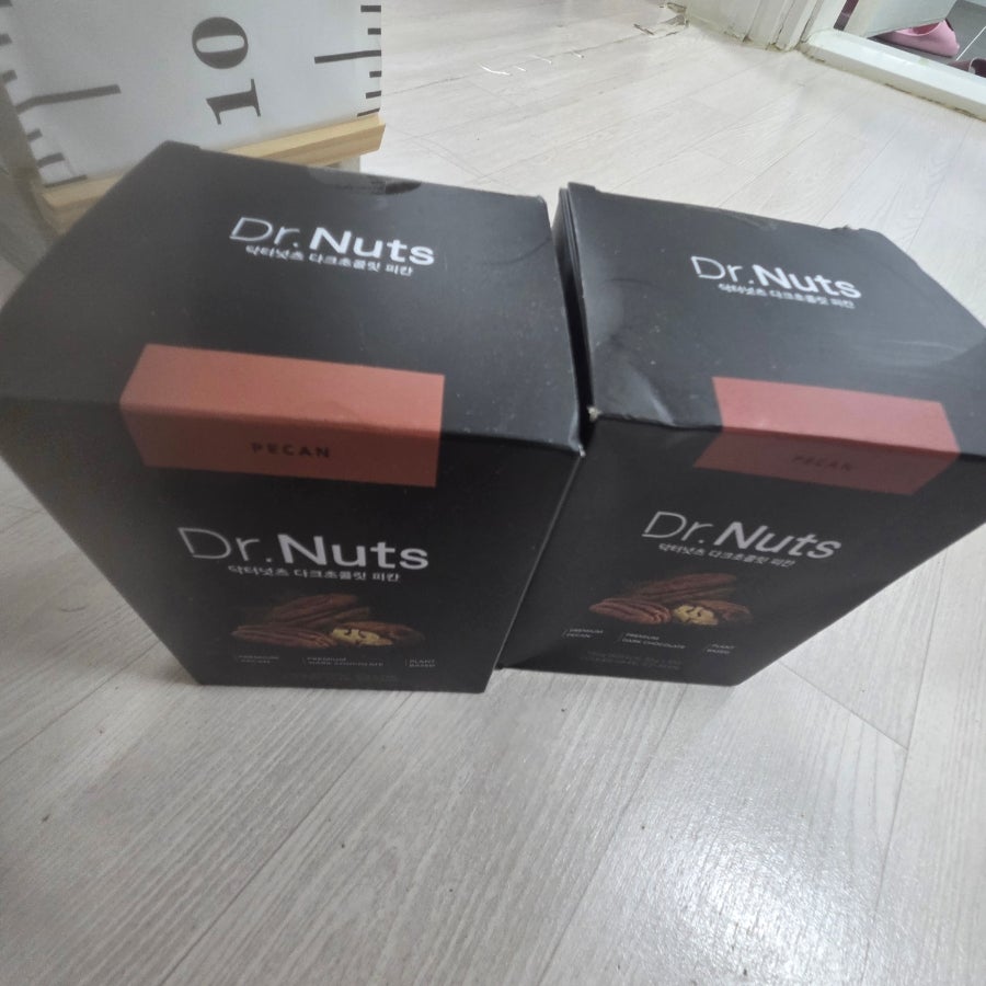 몸에 좋은 다크초콜릿 피칸입니다. 맛도 맛있고, 몸에도 좋은 특별한 선물을 나눠주셨습니다. 너무 감사드립니다.