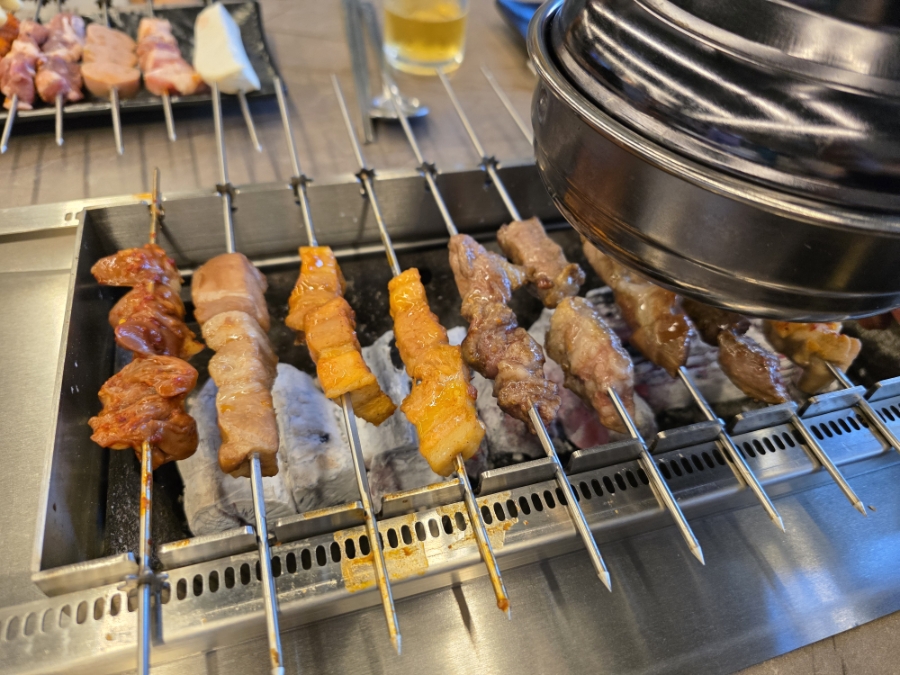 관평동 양꼬치 굽는 중