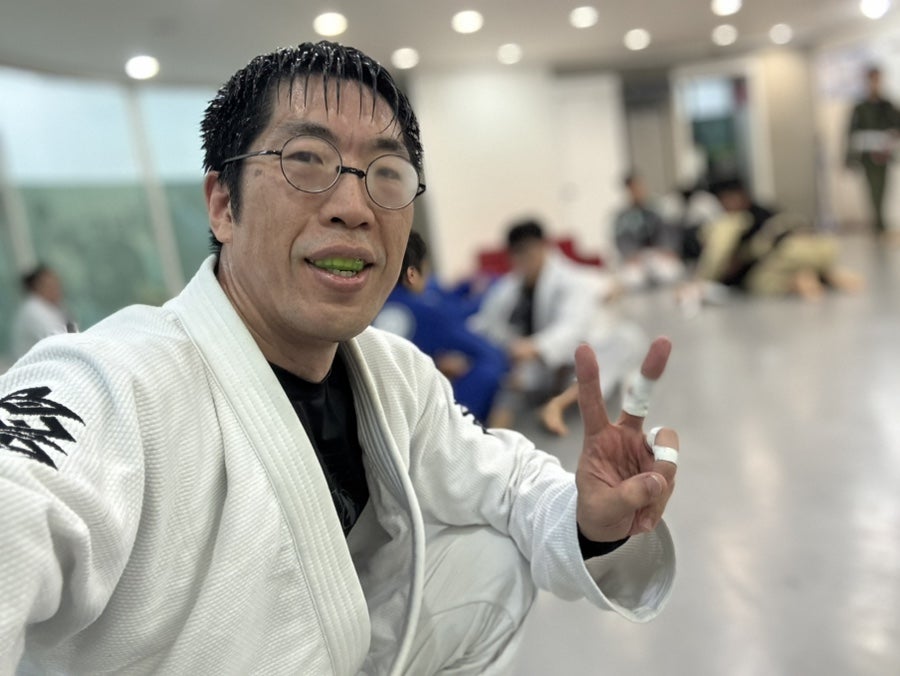 견자단 형님 요즘에 테니스 배우시던데,제 얼굴에서도 어느덧 나이가 느껴집니다.(견자단 닮았다는 뜻은 아녀요 ㅎ)