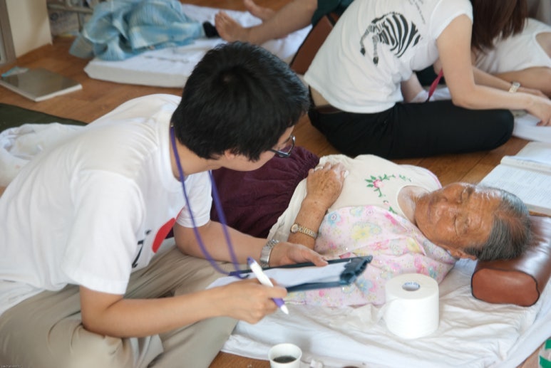 한의대 시절 의료봉사 동아리 회장을 맡아서