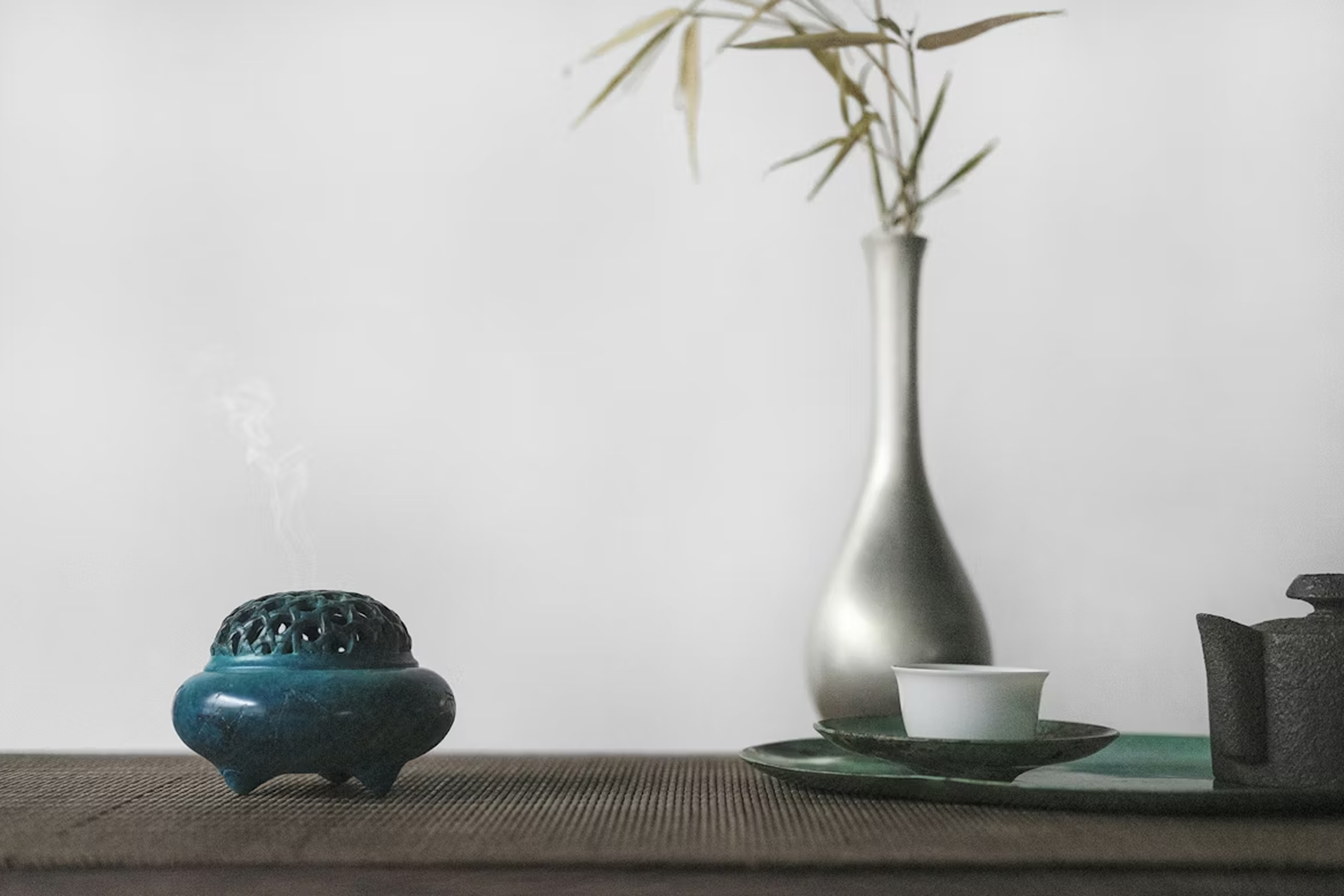 시간이 빚어낸 정성으로
건강의 뿌리를 다스립니다